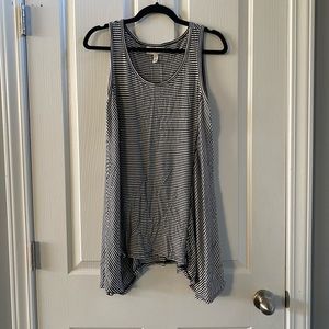 EUC Jessica Simpson Maternity Top